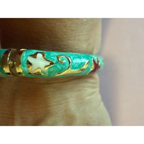 Green enamel hinged Bangle Bracelet - Picture 3 of 5